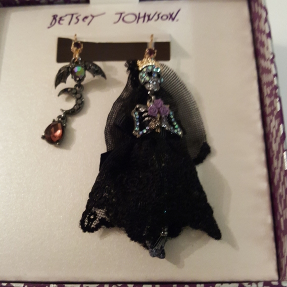 Betsy Johnson Skeleton Bride and Bat - Picture 2 of 4